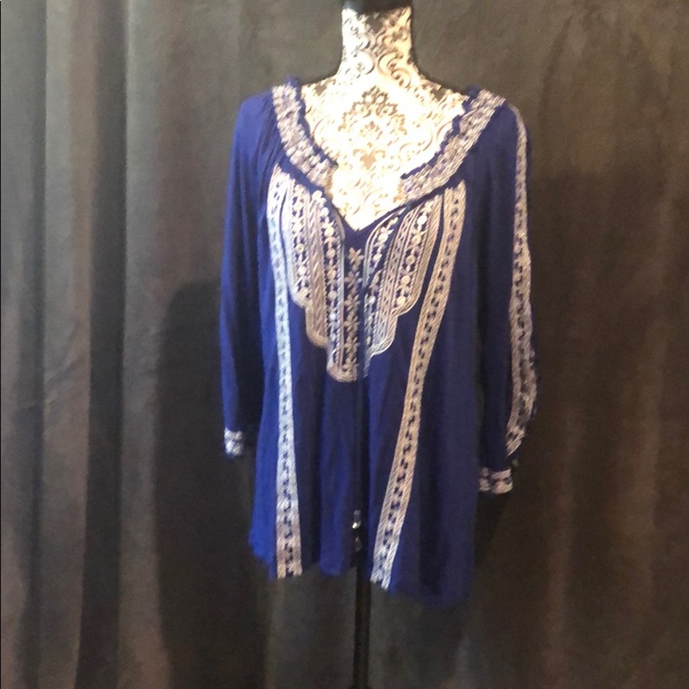 Embroidered split sleeve blouse